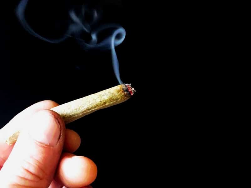 Estudante é flagrado com maconha no tênis