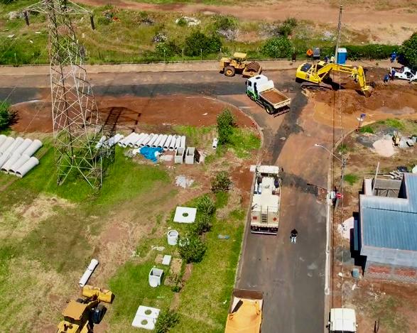 Prefeitura avança nas obras de drenagem no bairro Domingos Valério